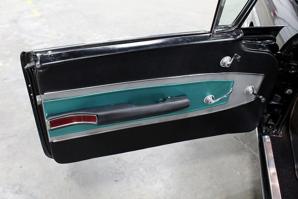 1958 Chevrolet Impala photo 16