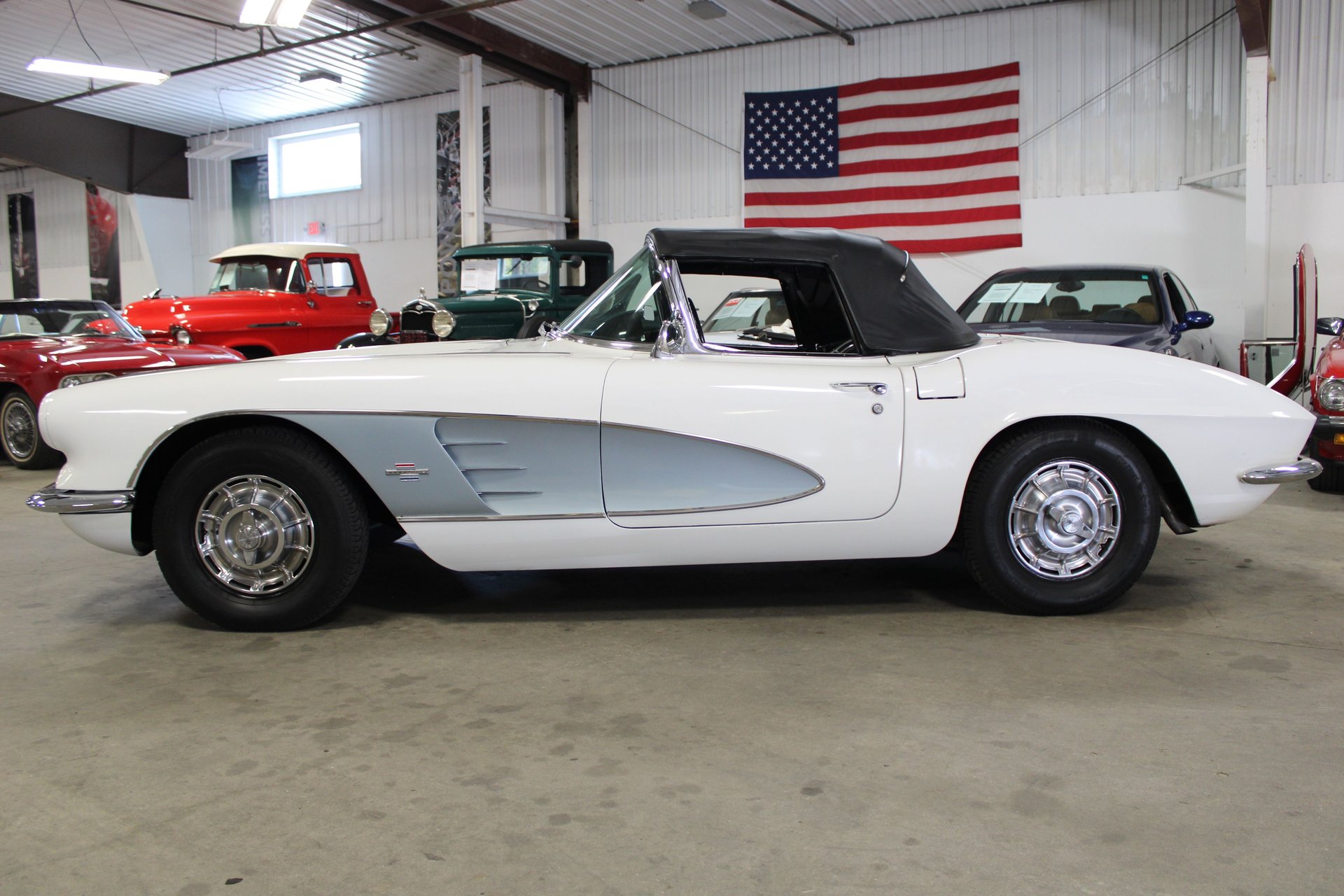 1961 Chevrolet Corvette photo 3