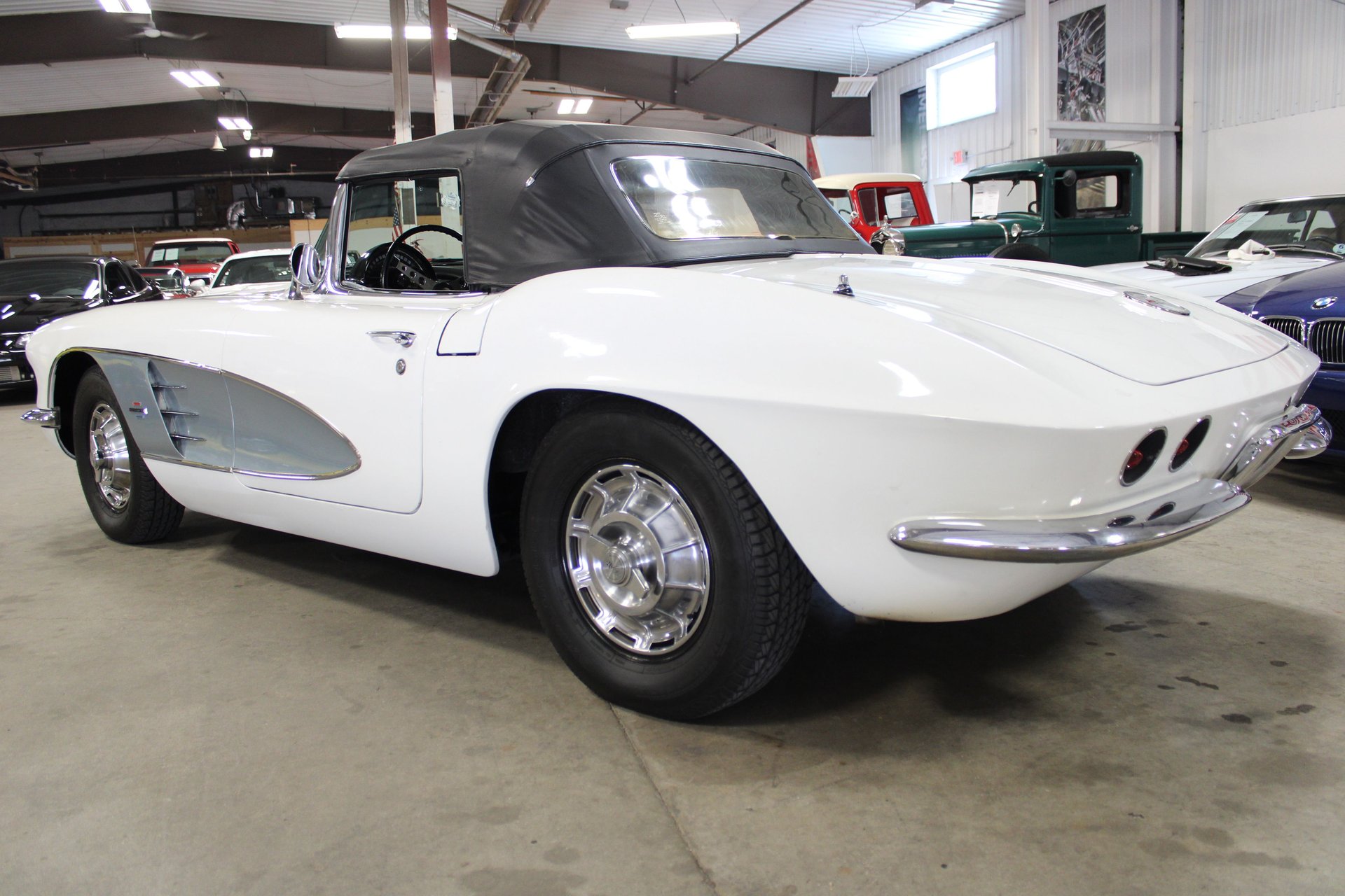 1961 Chevrolet Corvette photo 4
