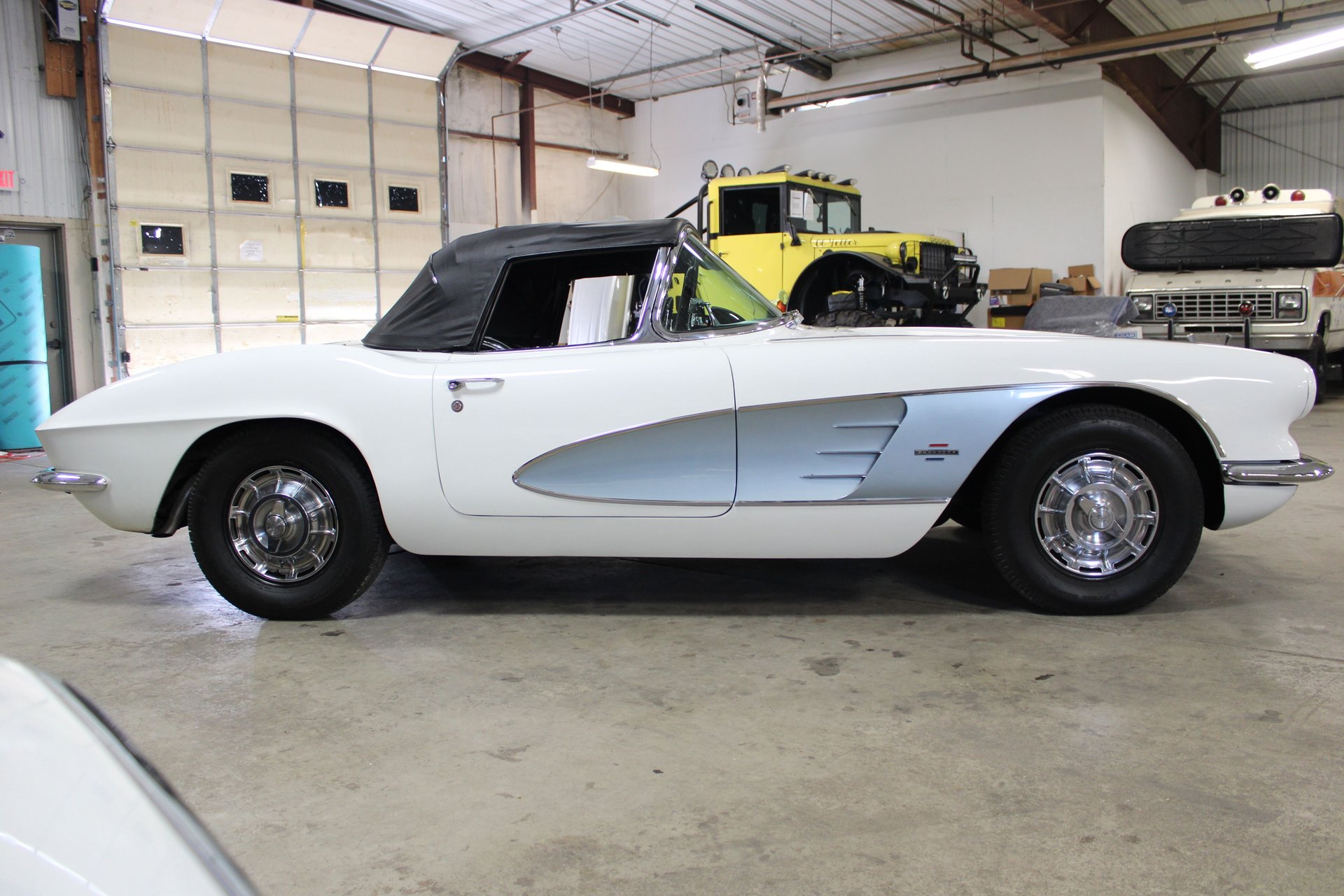 1961 Chevrolet Corvette photo 6