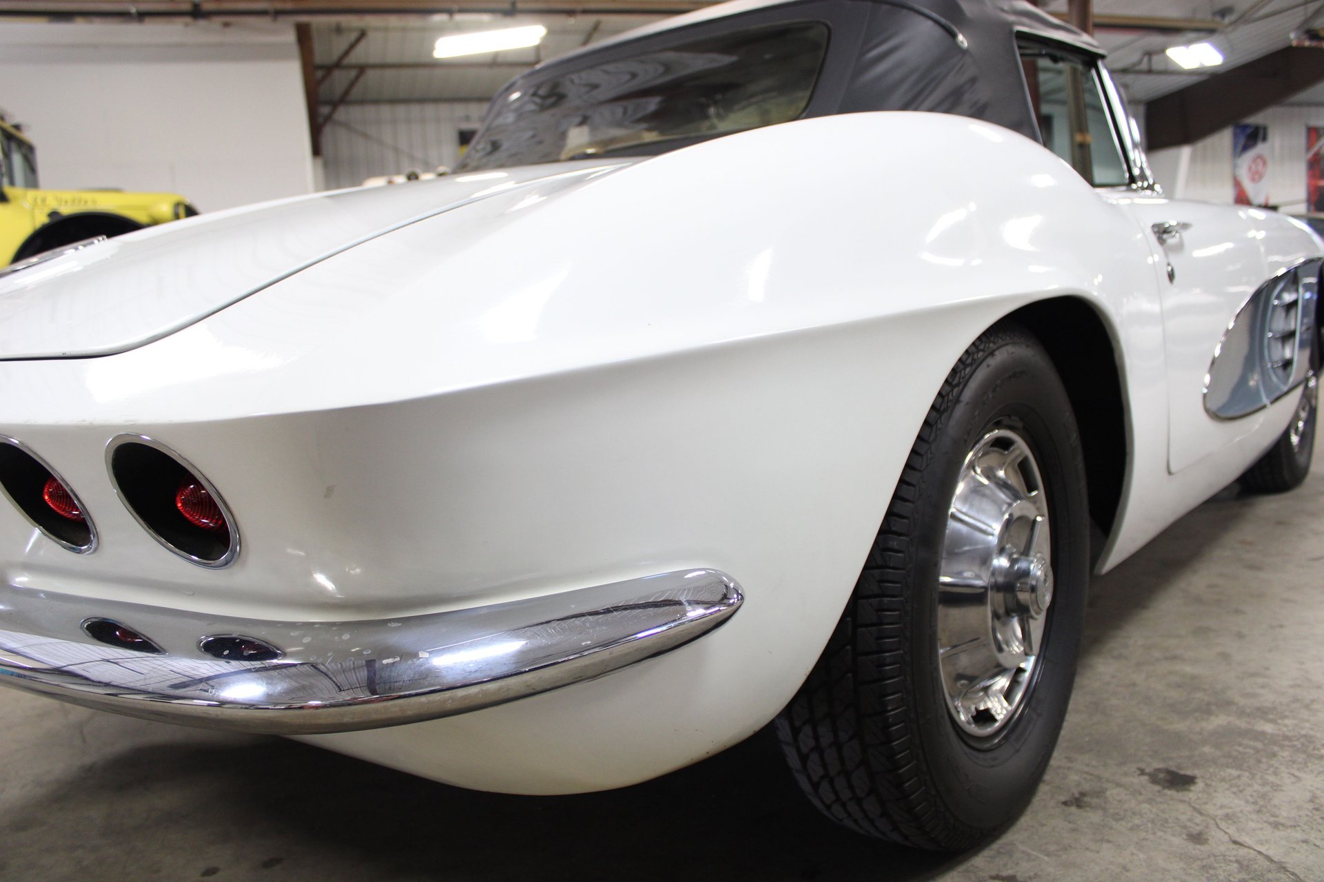 1961 Chevrolet Corvette photo 12