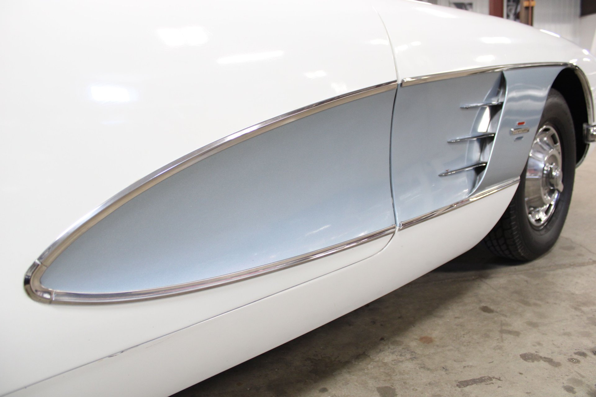1961 Chevrolet Corvette photo 13