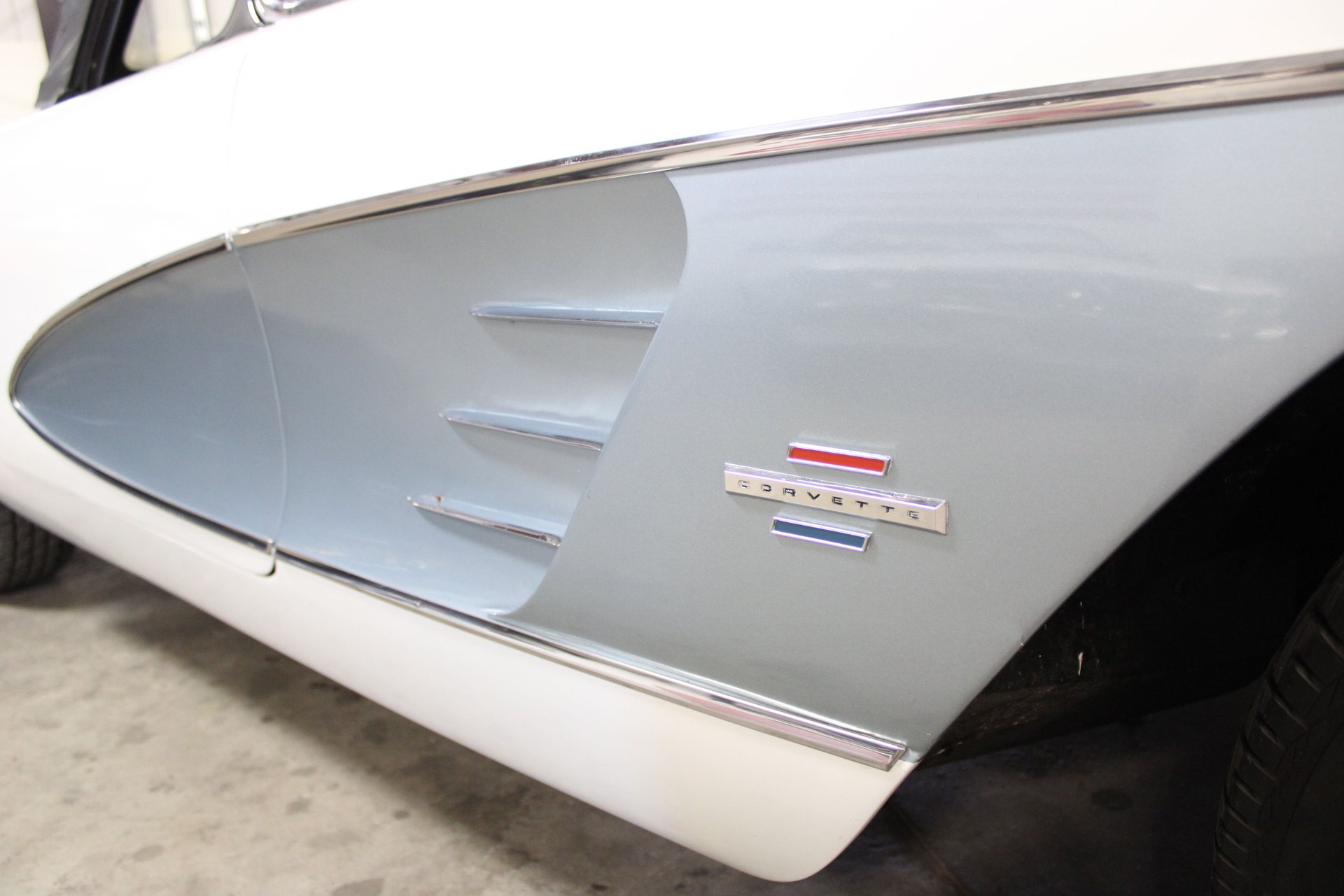 1961 Chevrolet Corvette photo 14