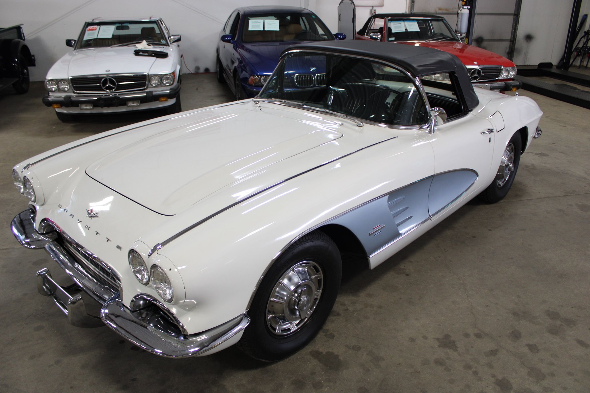 1961 Chevrolet Corvette photo 19