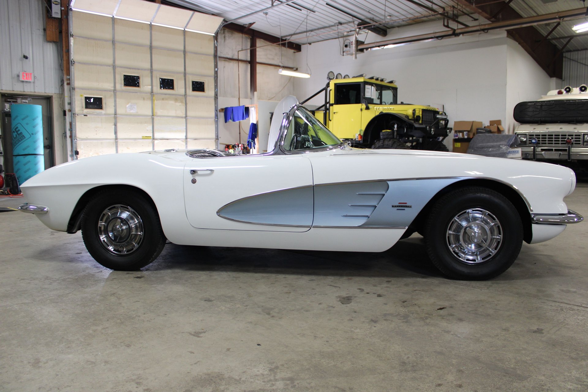 1961 Chevrolet Corvette photo 31