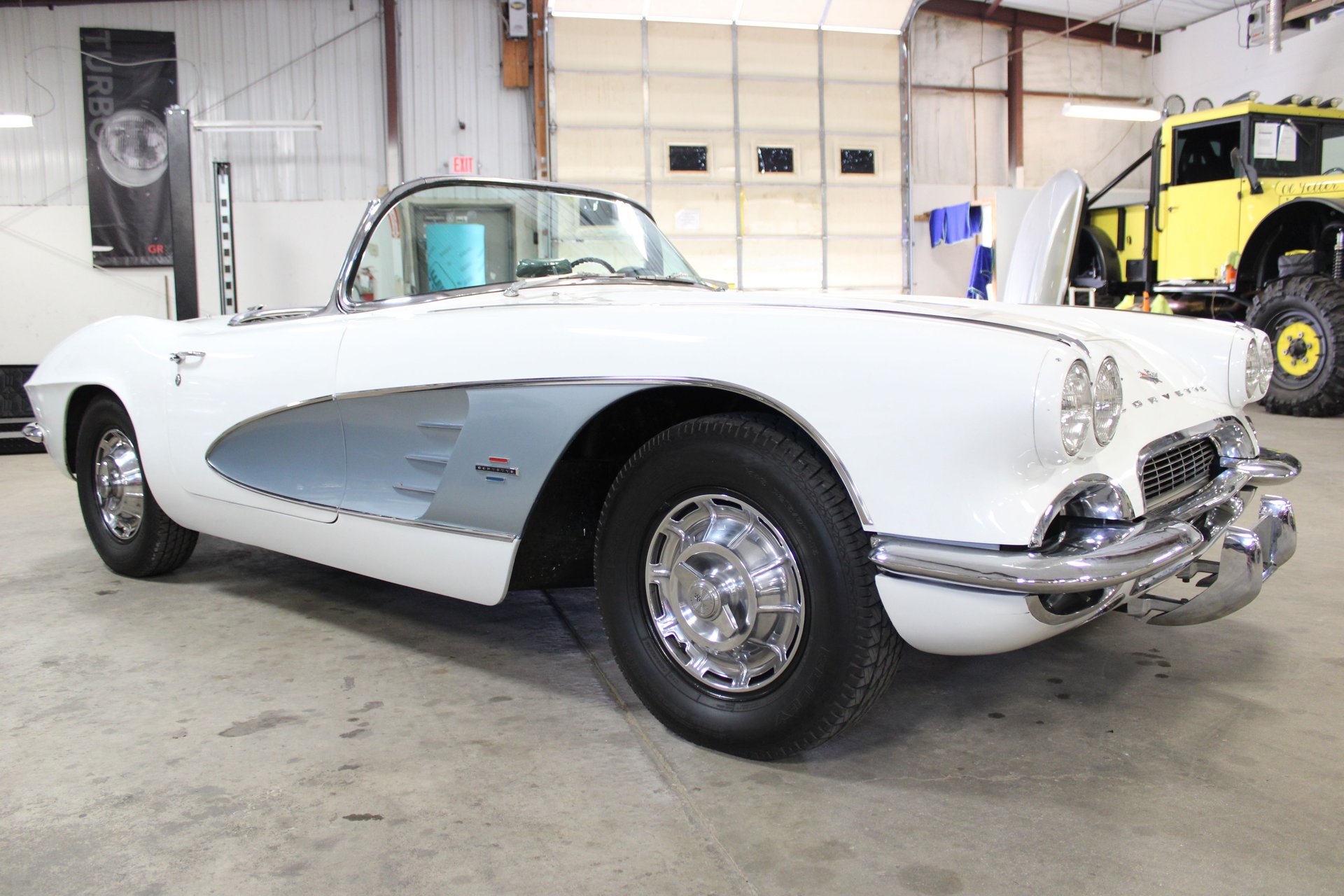1961 Chevrolet Corvette photo 32