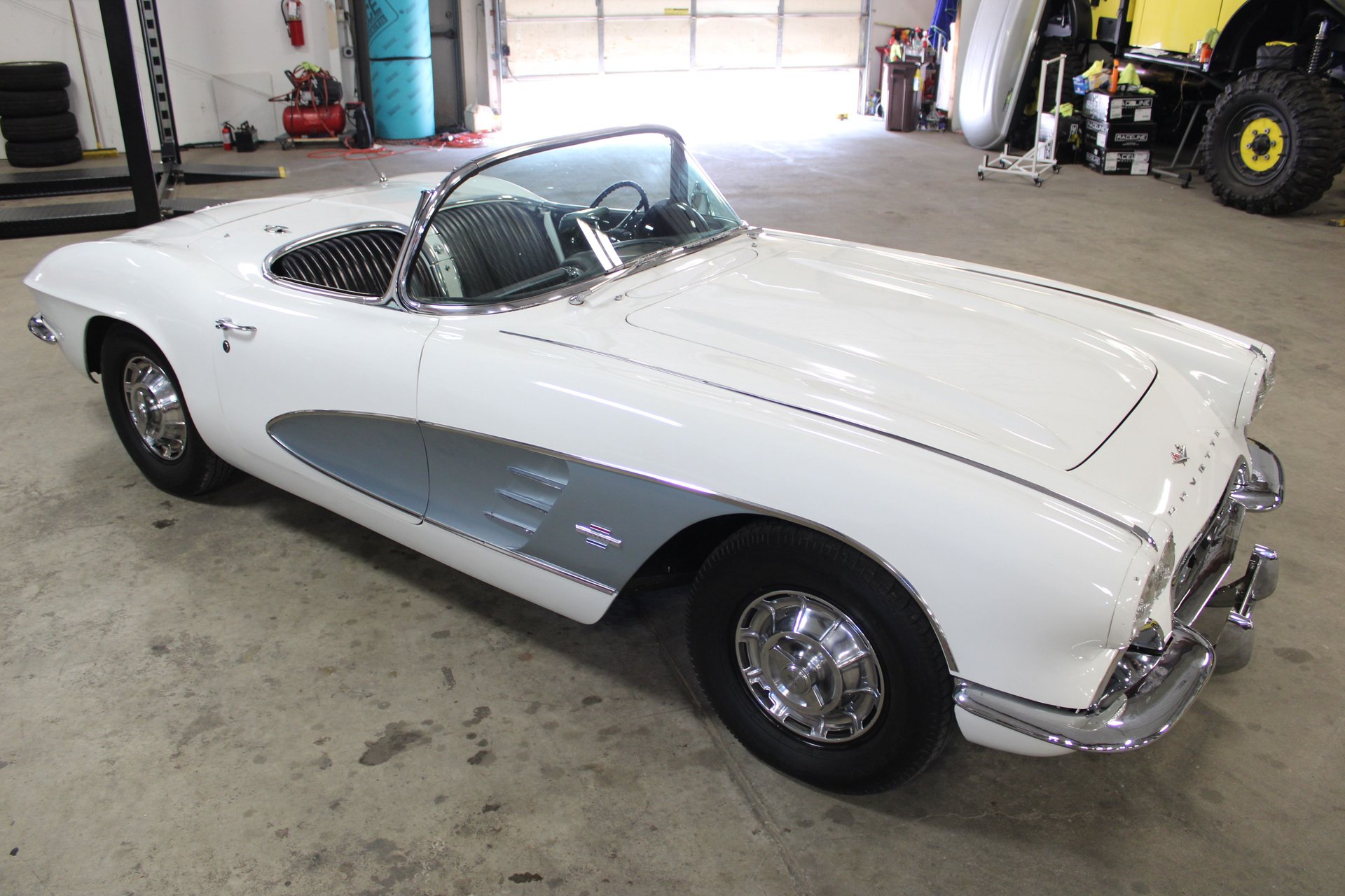 1961 Chevrolet Corvette photo 2