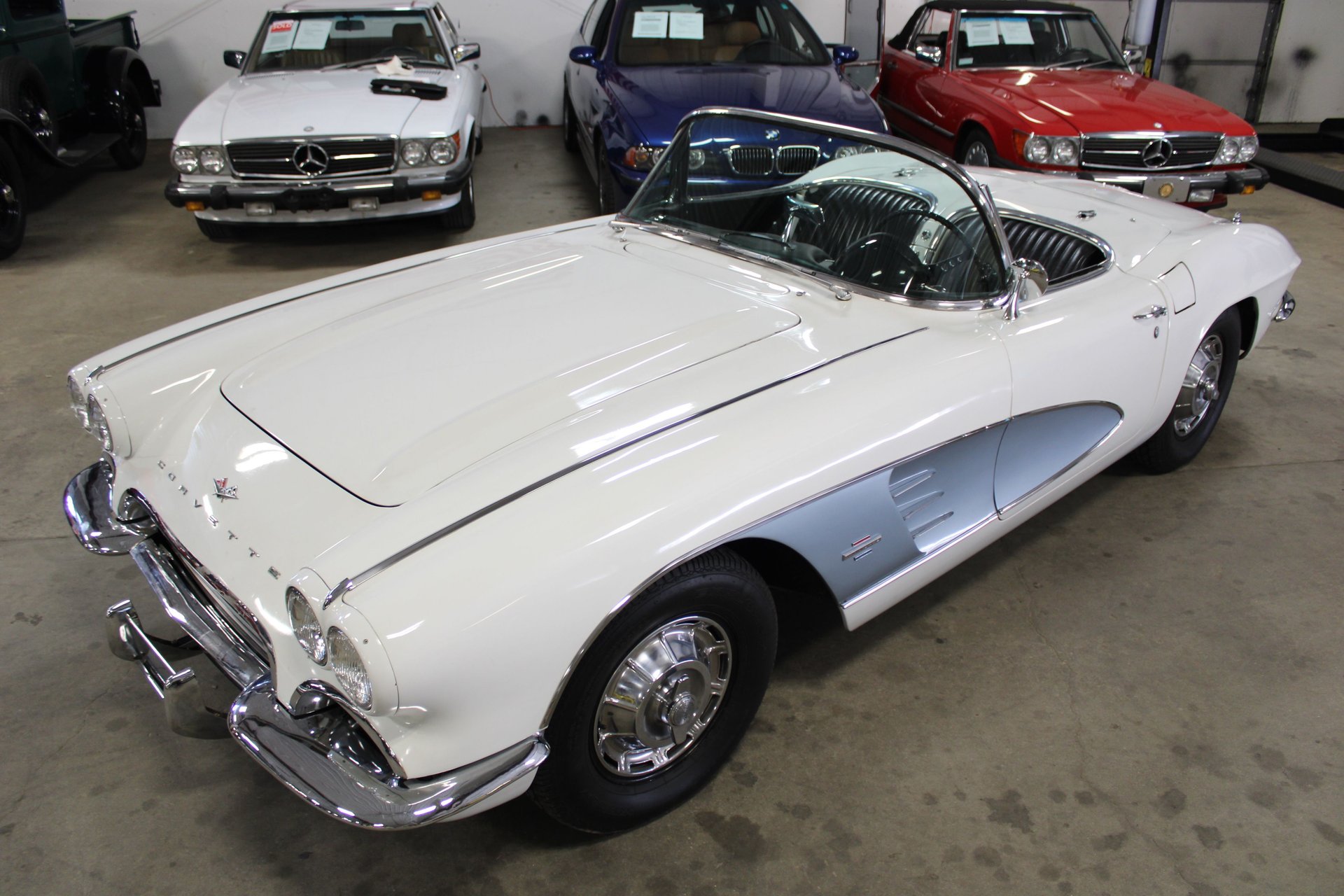 1961 Chevrolet Corvette photo 33