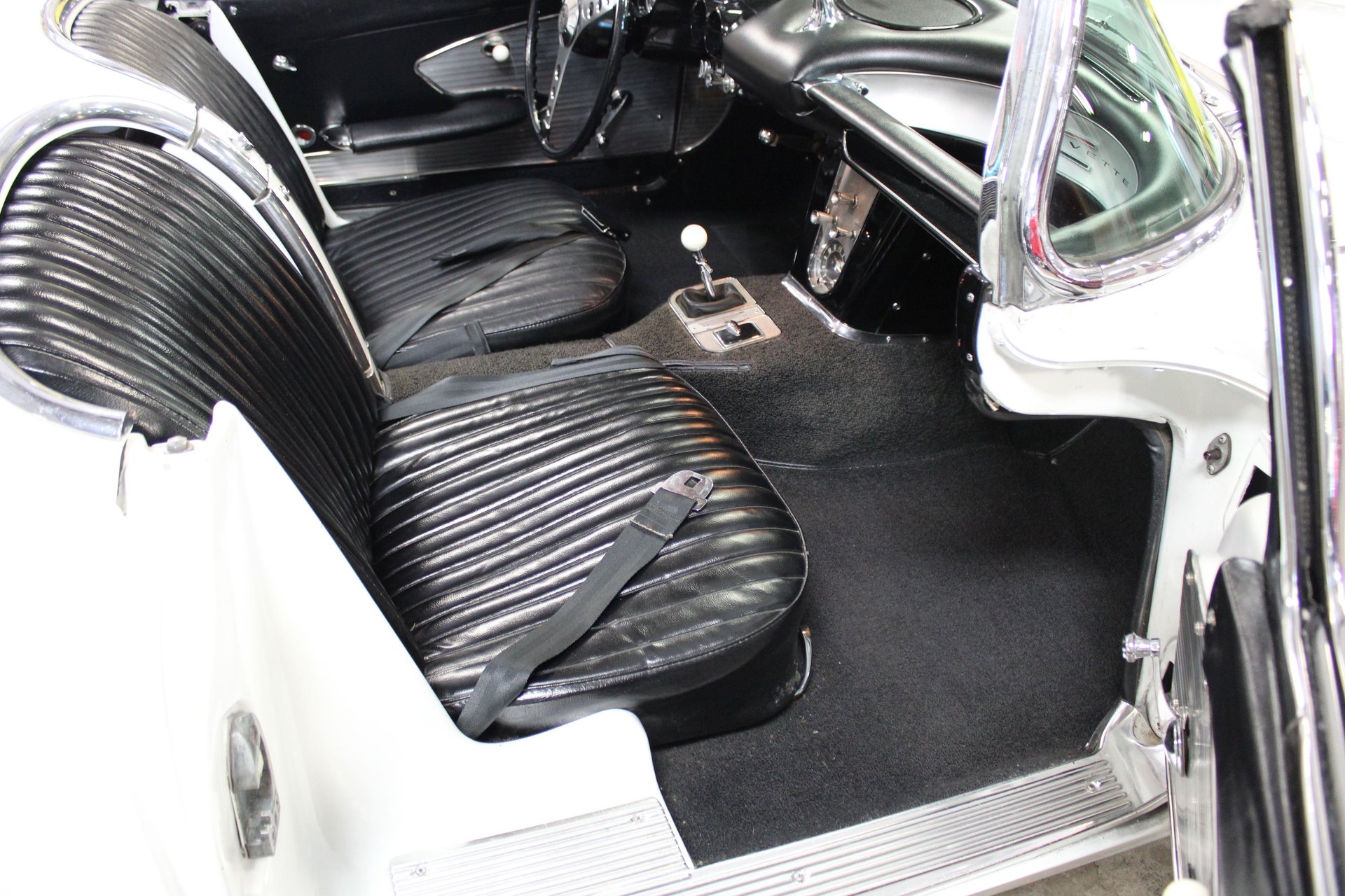 1961 Chevrolet Corvette photo 39